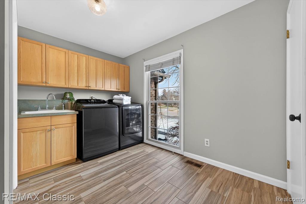 9377 Pineview Drive, Plymouth, MI 48170 — Photo 17