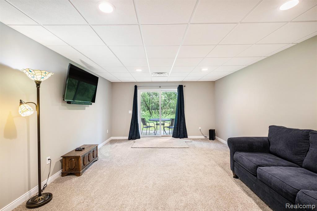 698 Shoreline Drive, Fenton, MI 48430 — Photo 16