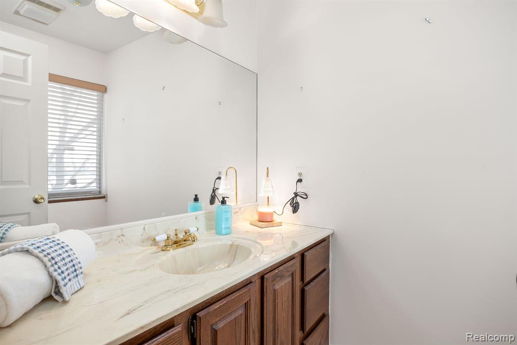48041 BAYSHORE Drive, Belleville, MI 48111 — Photo 5