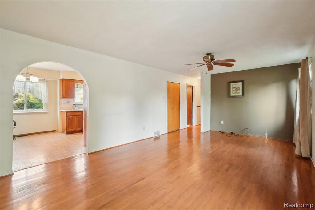 683 Clara Avenue, Pontiac, MI 48340 — Photo 3
