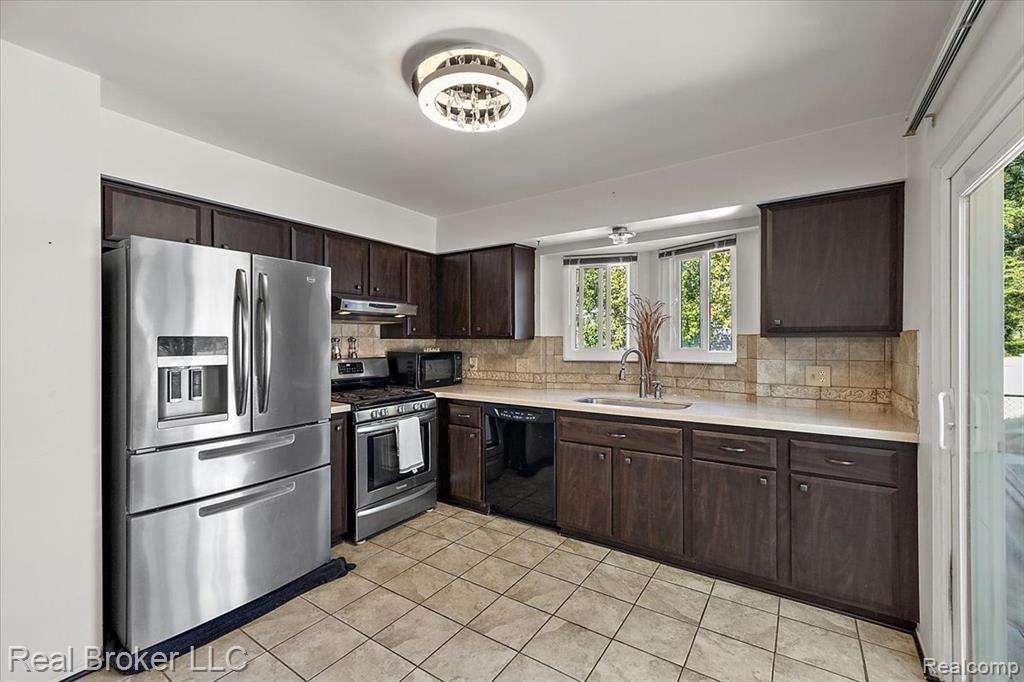 24348 Simmons Drive, Novi, MI — Photo 15