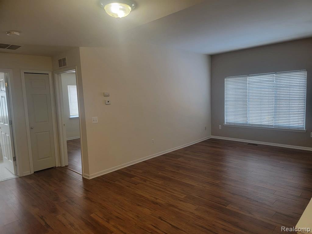5457 Twin Oaks Drive, Sterling Heights, MI 48314 — Photo 6