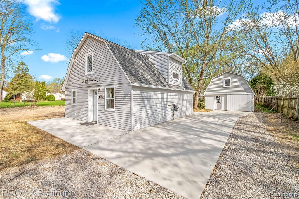 43680 BURTRIG Road, Belleville, MI 48111 — Photo 4