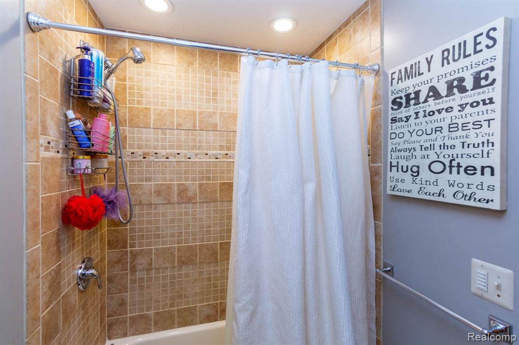 6345 Lanman Drive, Waterford, MI 48329 — Photo 28
