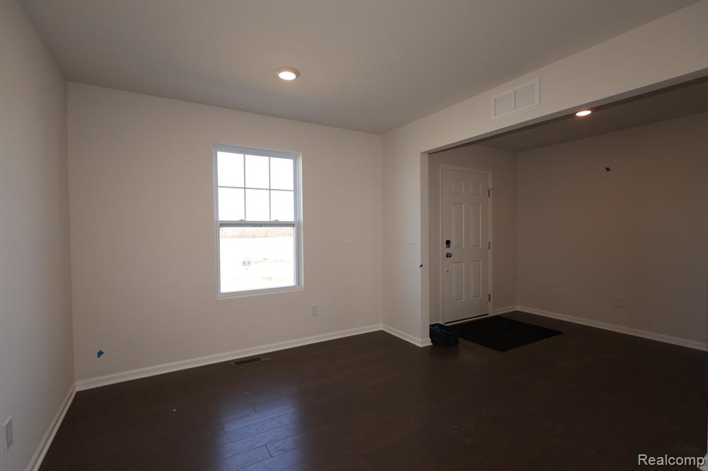 606 Harvest Way, Chelsea, MI 48118 — Photo 2