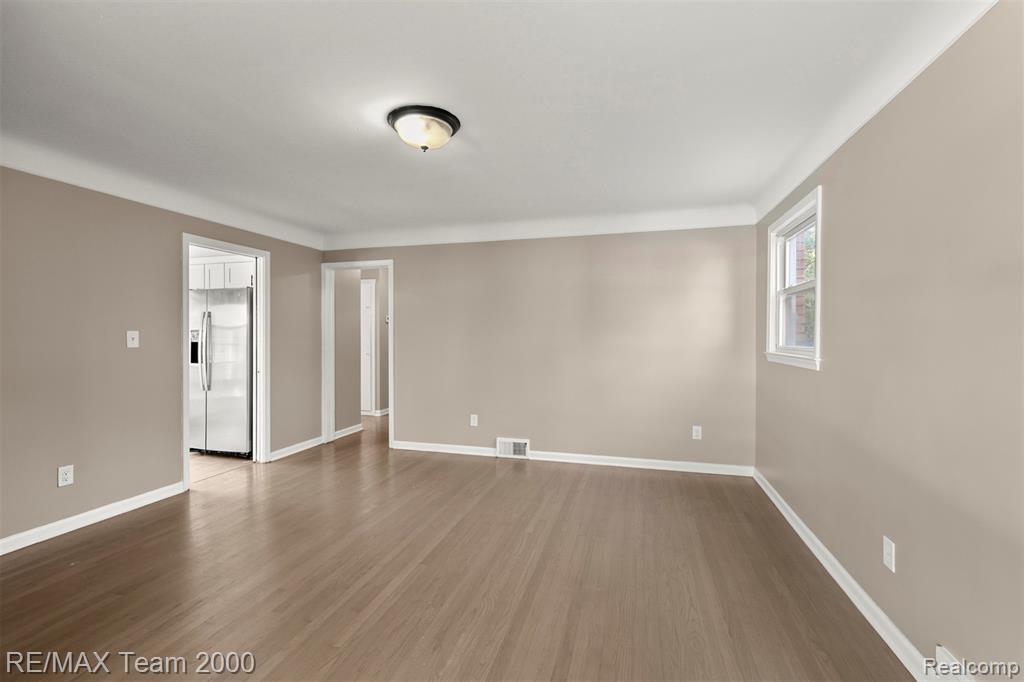 20602 Kenmore Avenue, Harper Woods, MI 48225 — Photo 8