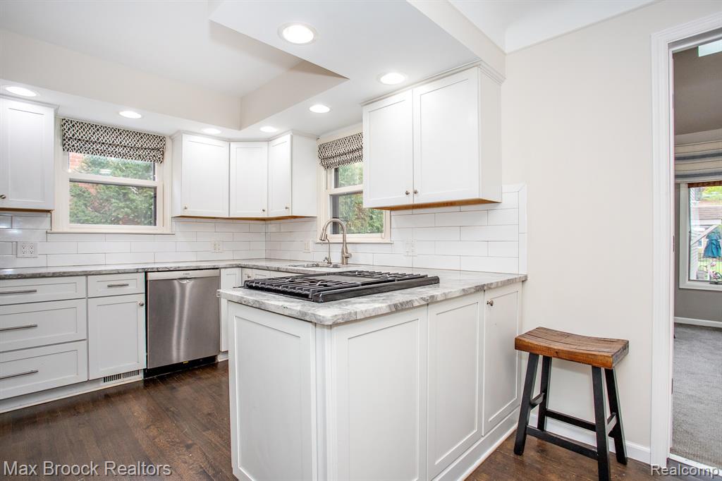 12769 Lasalle Lane, Huntington Woods, MI — Photo 12