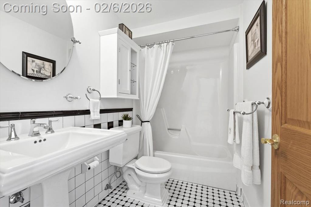 8842 Thorntree Drive, Grosse Ile, MI 48138 — Photo 43