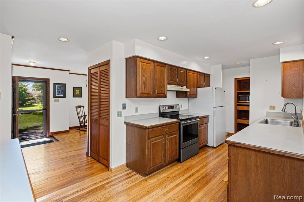 760 Waterbury Road, Highland, MI 48356 — Photo 13