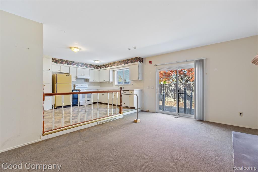 22048 Hampton Court, Woodhaven, MI 48183 — Photo 13