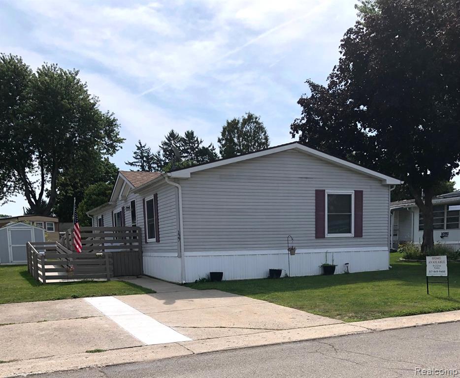 127 Pine Drive, Jonesville, MI 49250