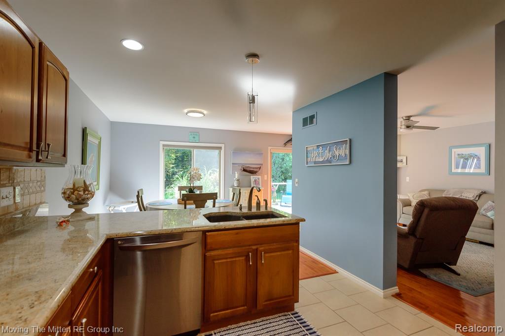 17449 Ava Court, New Boston, MI 48164 — Photo 14