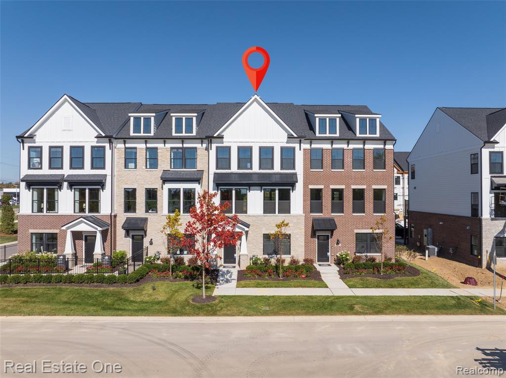 44070 Oakmont Drive, Plymouth, MI 48170