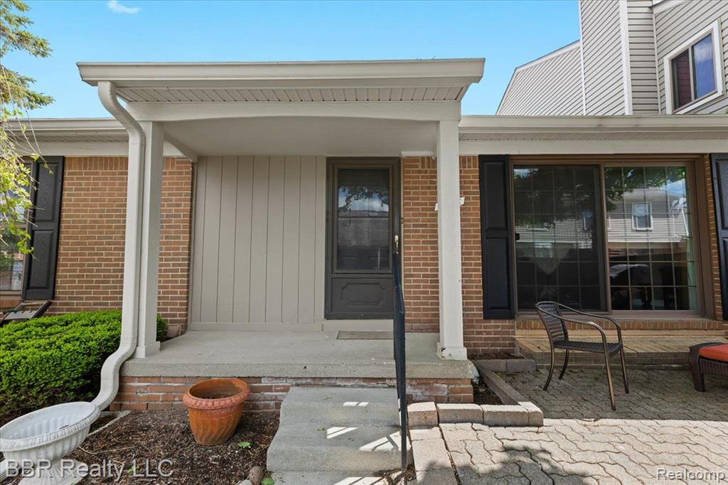 22118 EDGEWATER, Novi, MI — Photo 2