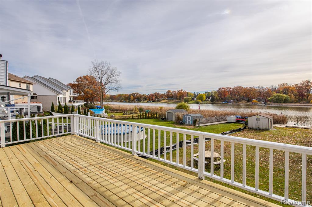 4851 Shoreline Boulevard, Waterford, MI 48329 — Photo 36