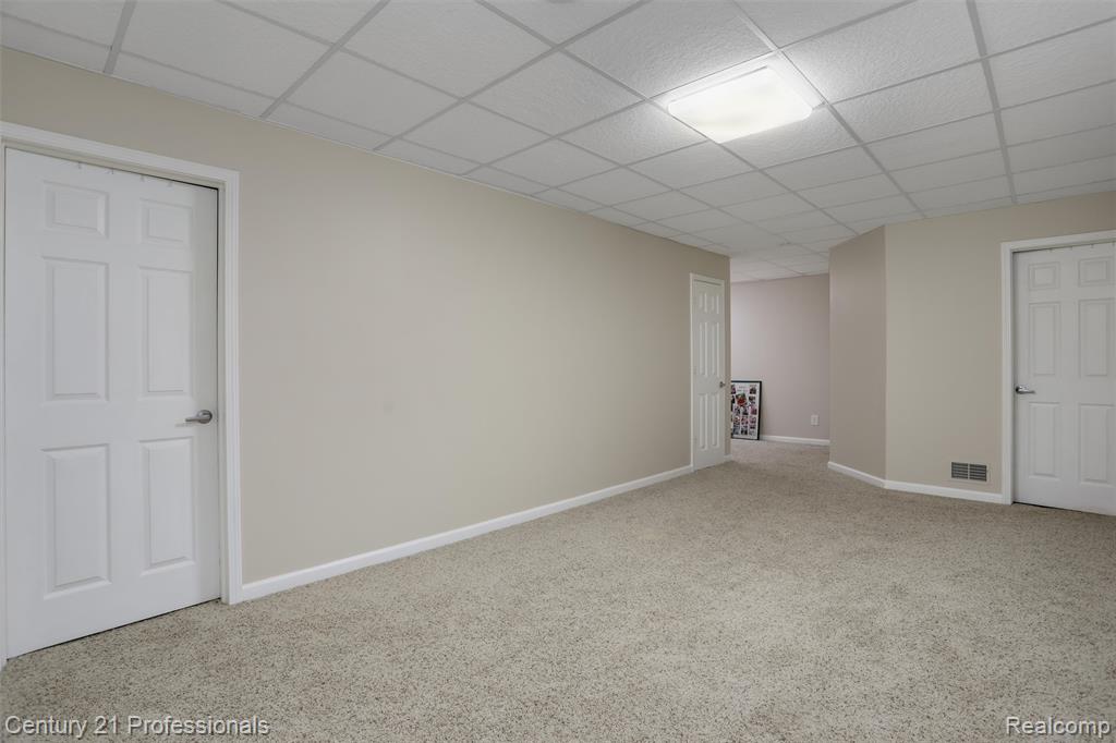 5540 River Park Drive, Waterford, MI 48327 — Photo 30