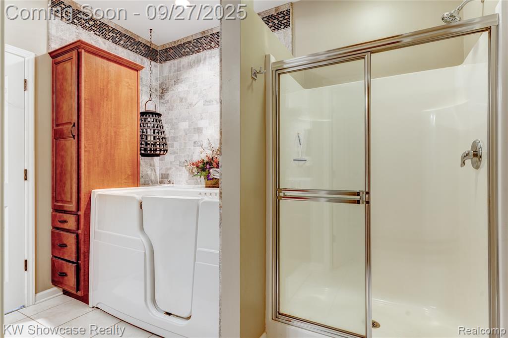 778 Knolls Landing Drive, Milford, MI 48381 — Photo 15