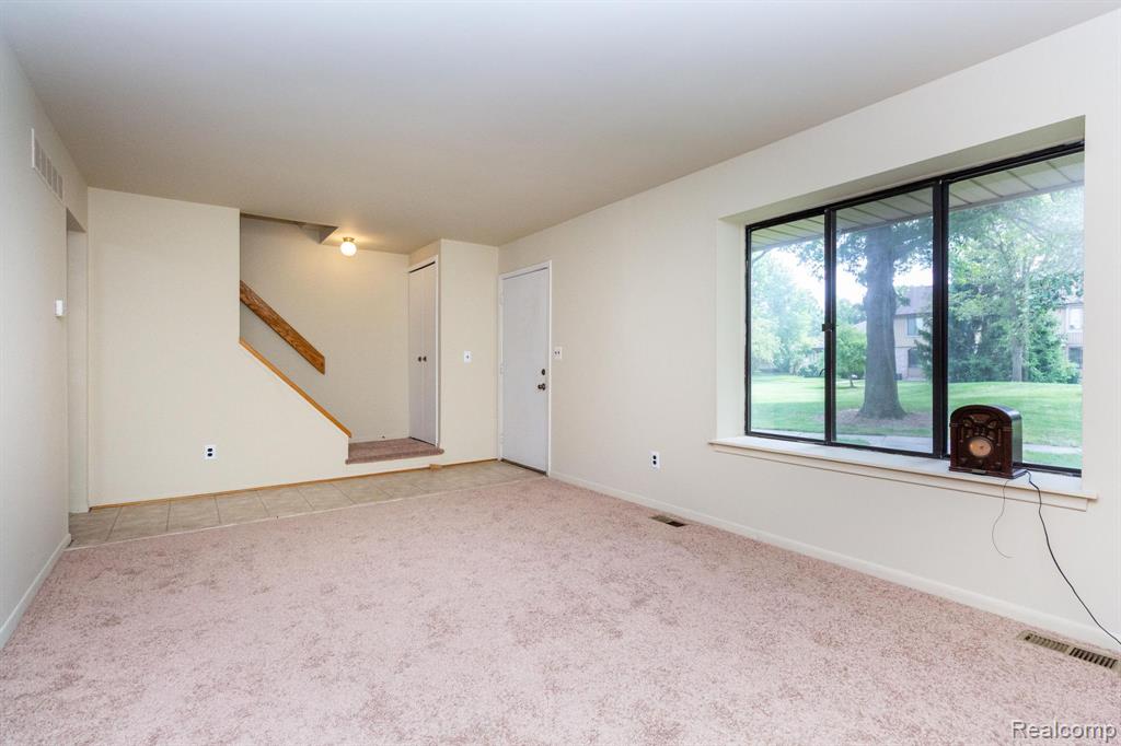 41727 Bedford Drive, 83, Canton, MI 48187 — Photo 4