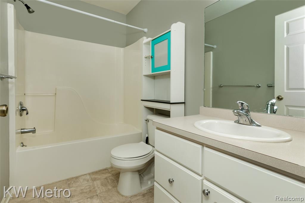 788 EAGLE Drive, Fenton, MI 48430 — Photo 25