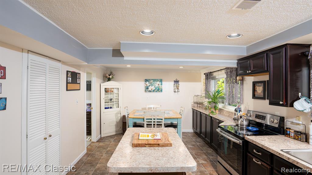 876 Panorama Court, Milford, MI 48381 — Photo 8