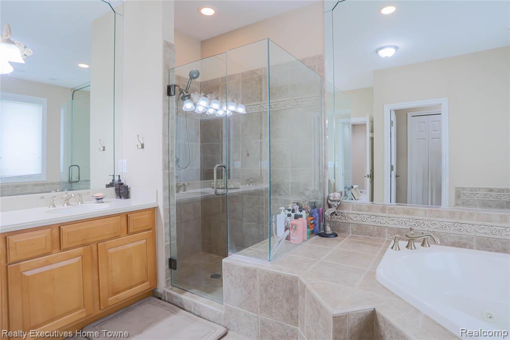47909 Milonas Drive, Utica, MI 48315 — Photo 45