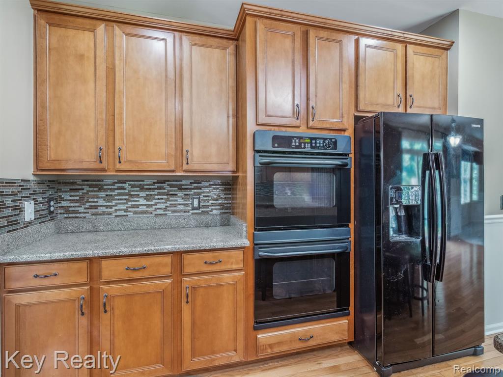 50424 LIVINGSTON Drive, Northville, MI 48168 — Photo 11