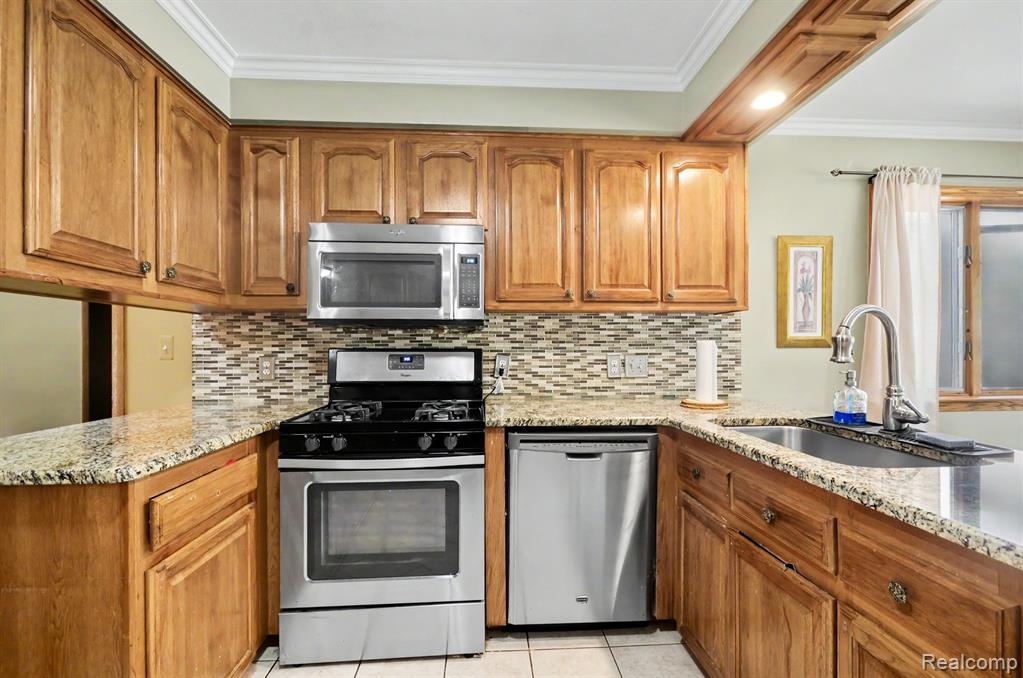 52905 Heatherway Drive, Utica, MI 48316 — Photo 12