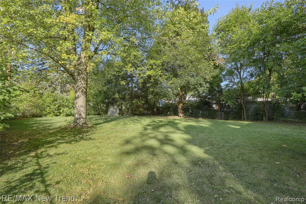 851 N Webik Avenue, Clawson, MI — Photo 28