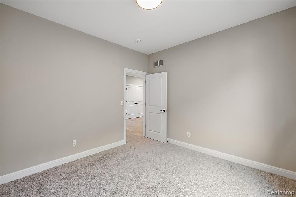 55308 HANFORD Court, Utica, MI 48316 — Photo 30