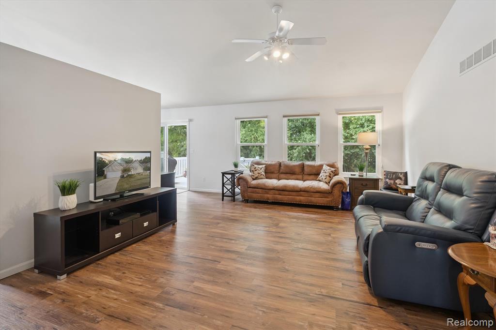 5128 Sandalwood Circle, Grand Blanc, MI 48439 — Photo 3