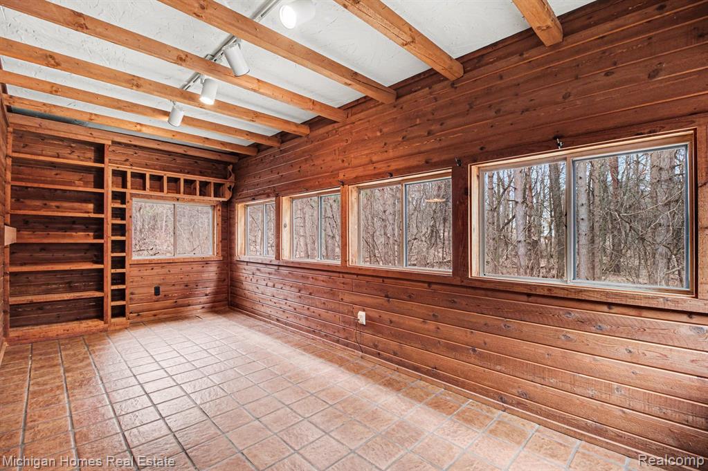 885 Rustic Village Lane, Lake Orion, MI 48362 — Photo 16