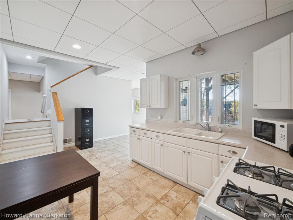 1688 Nelson Drive, Lapeer, MI 48446 — Photo 42