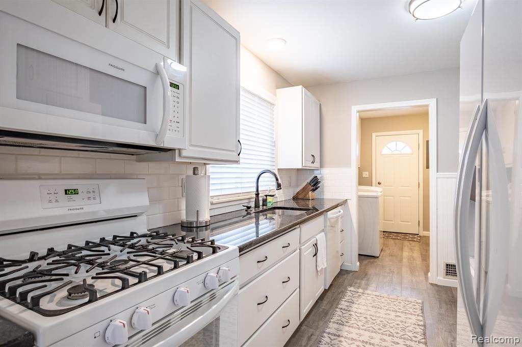 715 N DORCHESTER Avenue, Royal Oak, MI 48067 — Photo 10