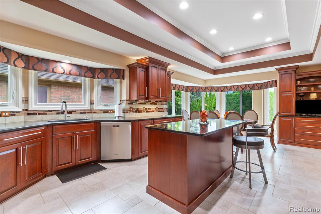 49279 Dunhill Drive, Macomb, MI 48044 — Photo 11