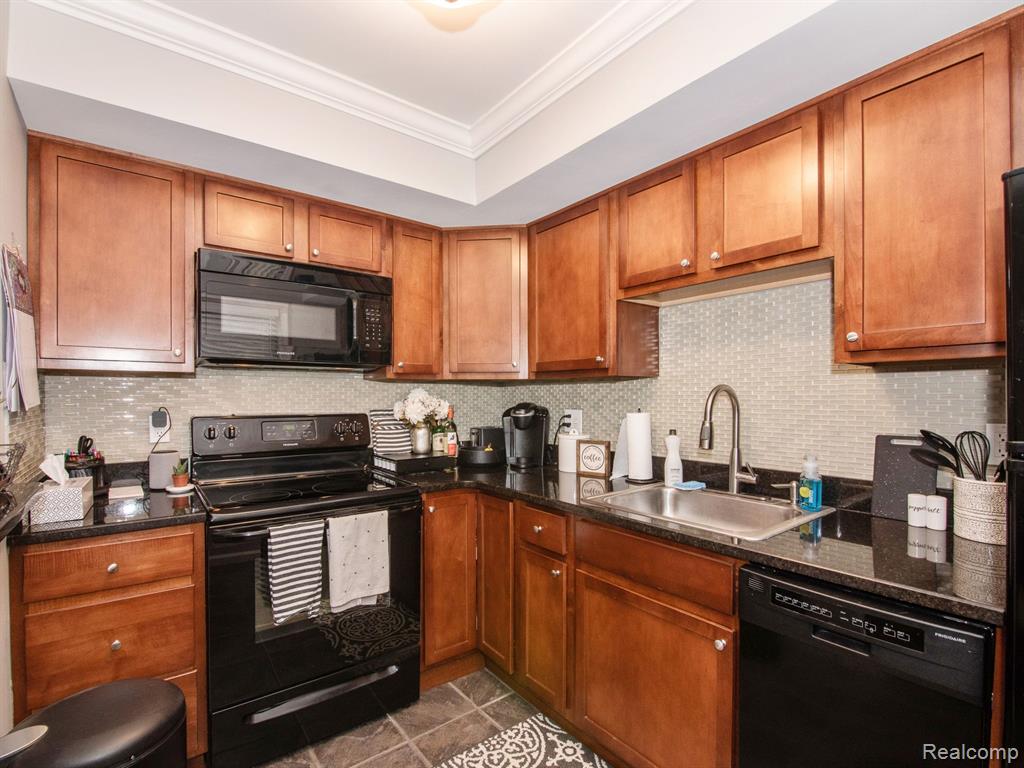 621 E Lincoln Avenue, Royal Oak, MI 48067 — Photo 11