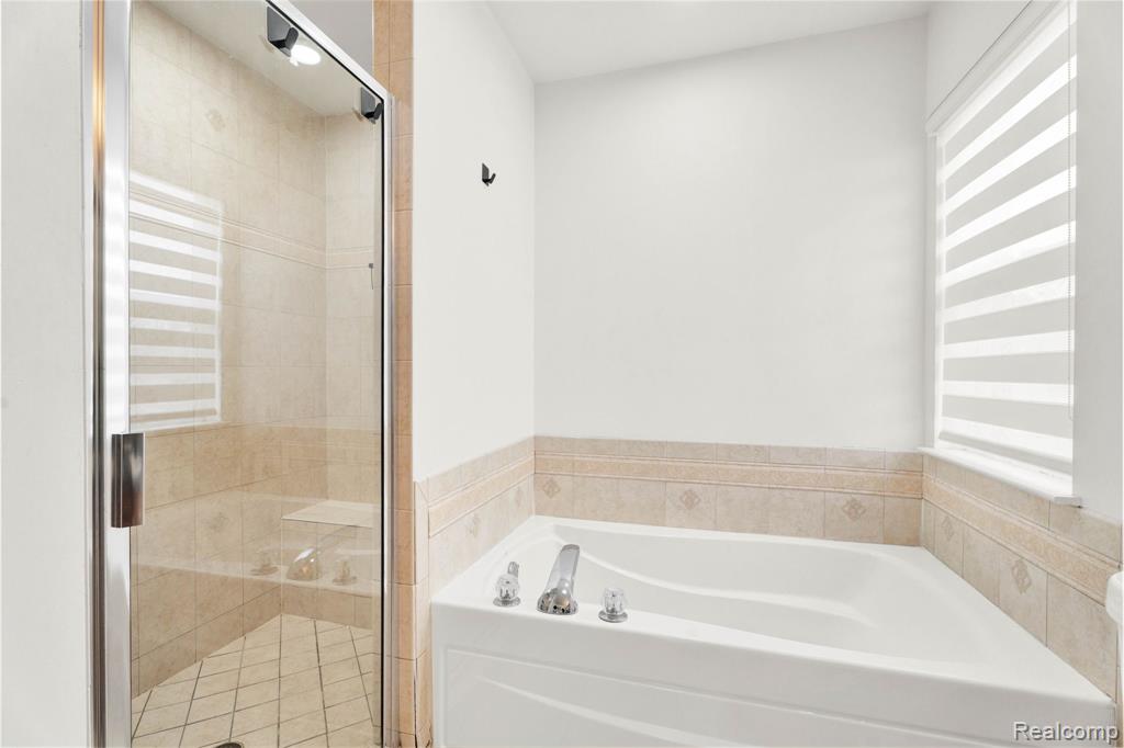 21196 Oak Ridge Drive, Clinton Twp, MI 48036 — Photo 34