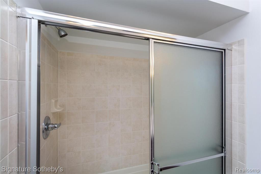 26204 April Court, Walled Lake, MI 48390 — Photo 16