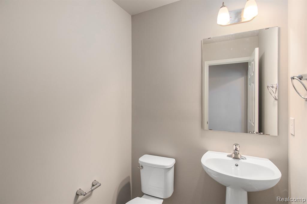 204 Kingsberry Drive, Blissfield, MI 49228 — Photo 7