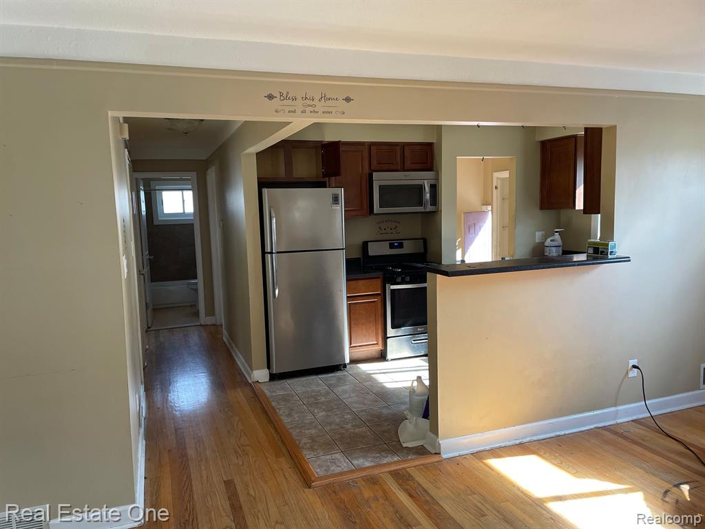 4413 18TH Street, Wyandotte, MI 48192 — Photo 8