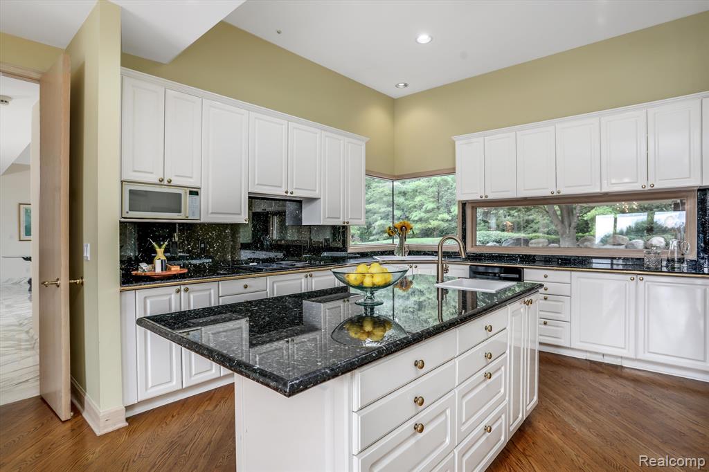 4733 W WICKFORD, Bloomfield Hills, MI 48302 — Photo 18