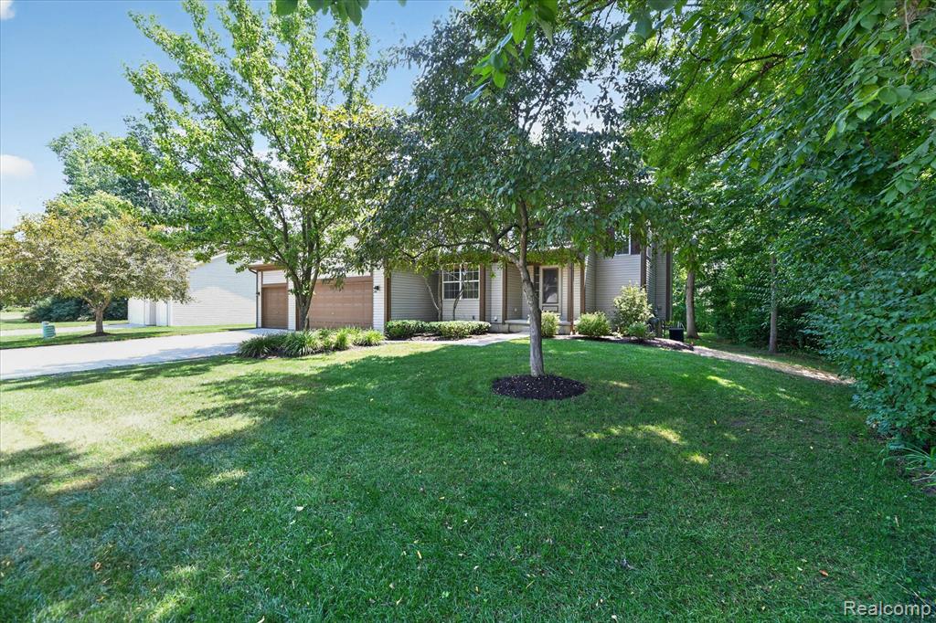 2445 Lorraina Lane, Hartland, MI 48353 — Photo 47