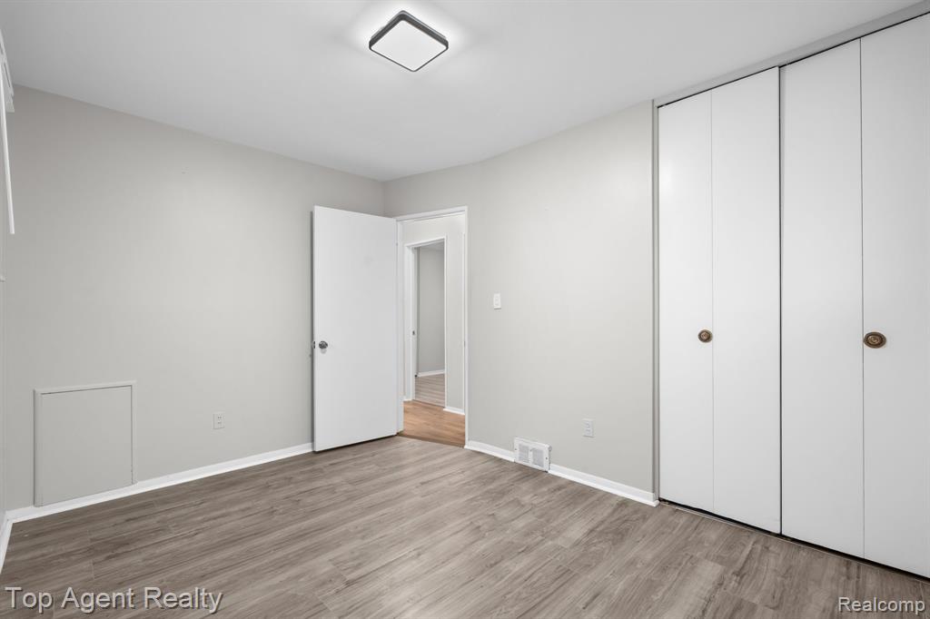 9001 Shannon Drive, Sterling Heights, MI 48314 — Photo 17