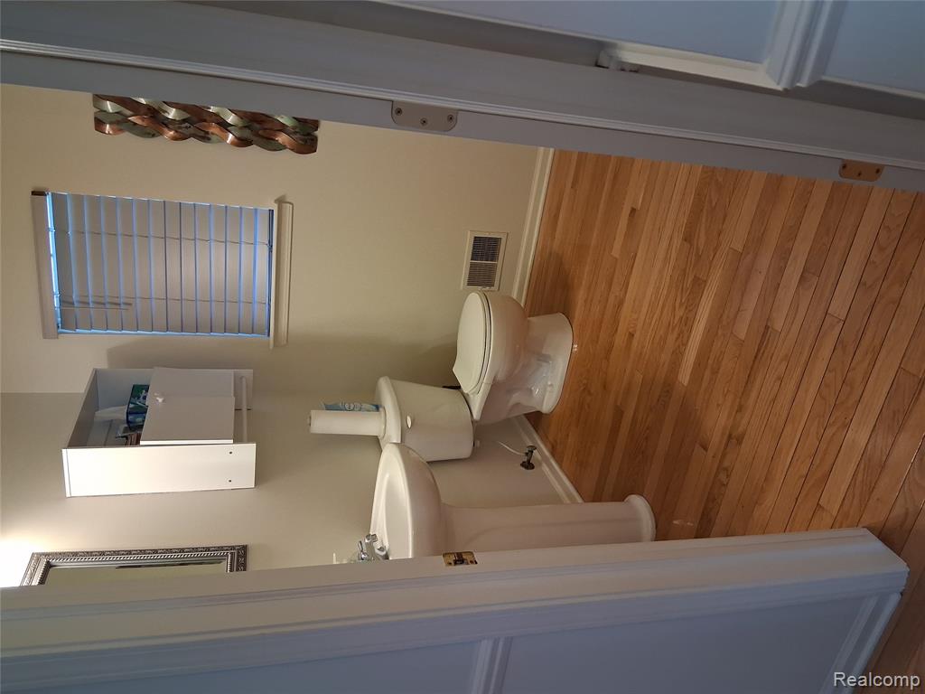 415 Lake Laura Drive, Pontiac, MI 48341 — Photo 22