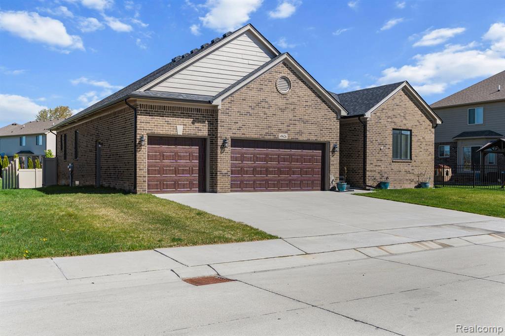 49626 MANISTEE Drive, Chesterfield, MI 48047 — Photo 3