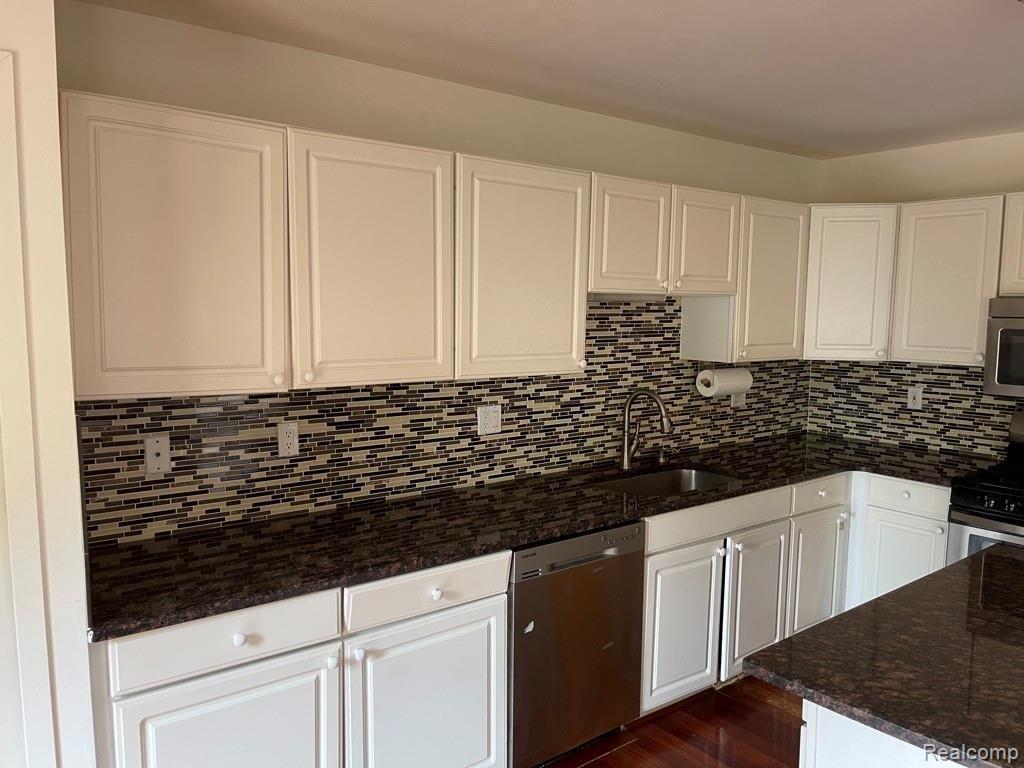43590 WENDINGO Court, Novi, MI — Photo 5