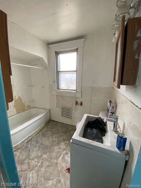 4482 HARDING Street, Detroit, MI 48214 — Photo 10