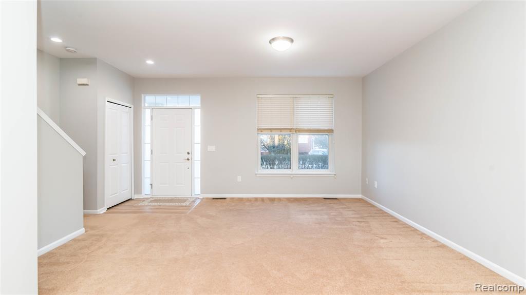 6114 Heron Hills Drive, Wolverine Lake, MI 48390 — Photo 4