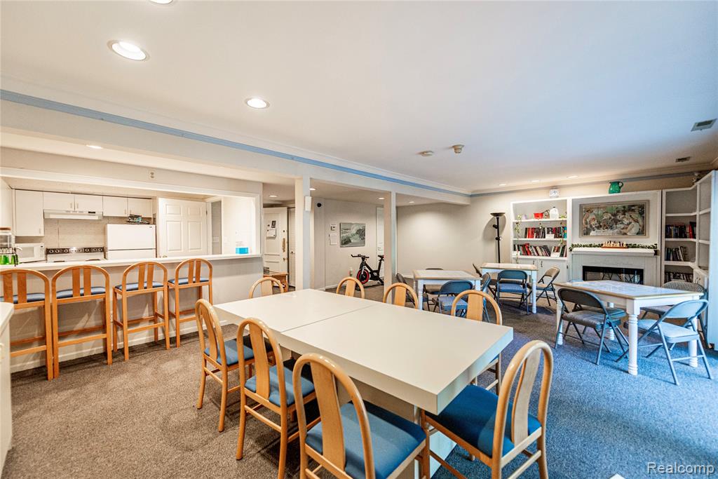 19710 W 13 Mile Road, 201, Beverly Hills, MI 48025 — Photo 20