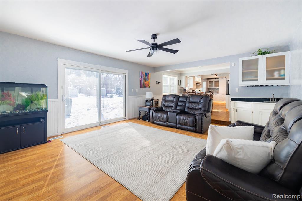 8425 HAMPTON Road, Grosse Ile, MI 48138 — Photo 10