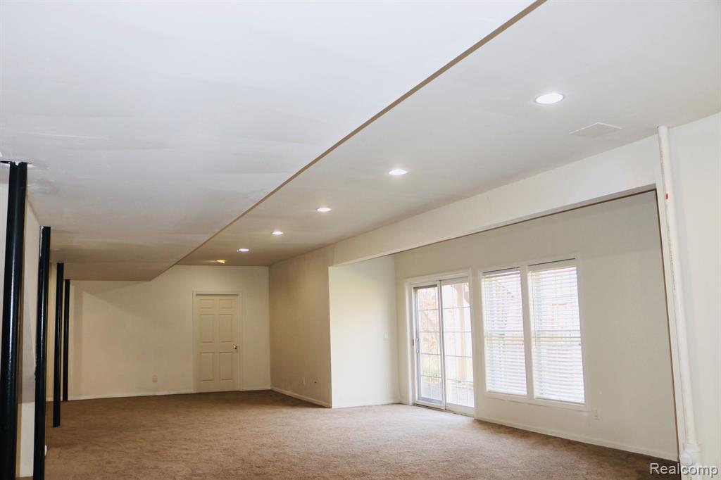 5234 CREEKMONTE Drive, Rochester, MI 48306 — Photo 10